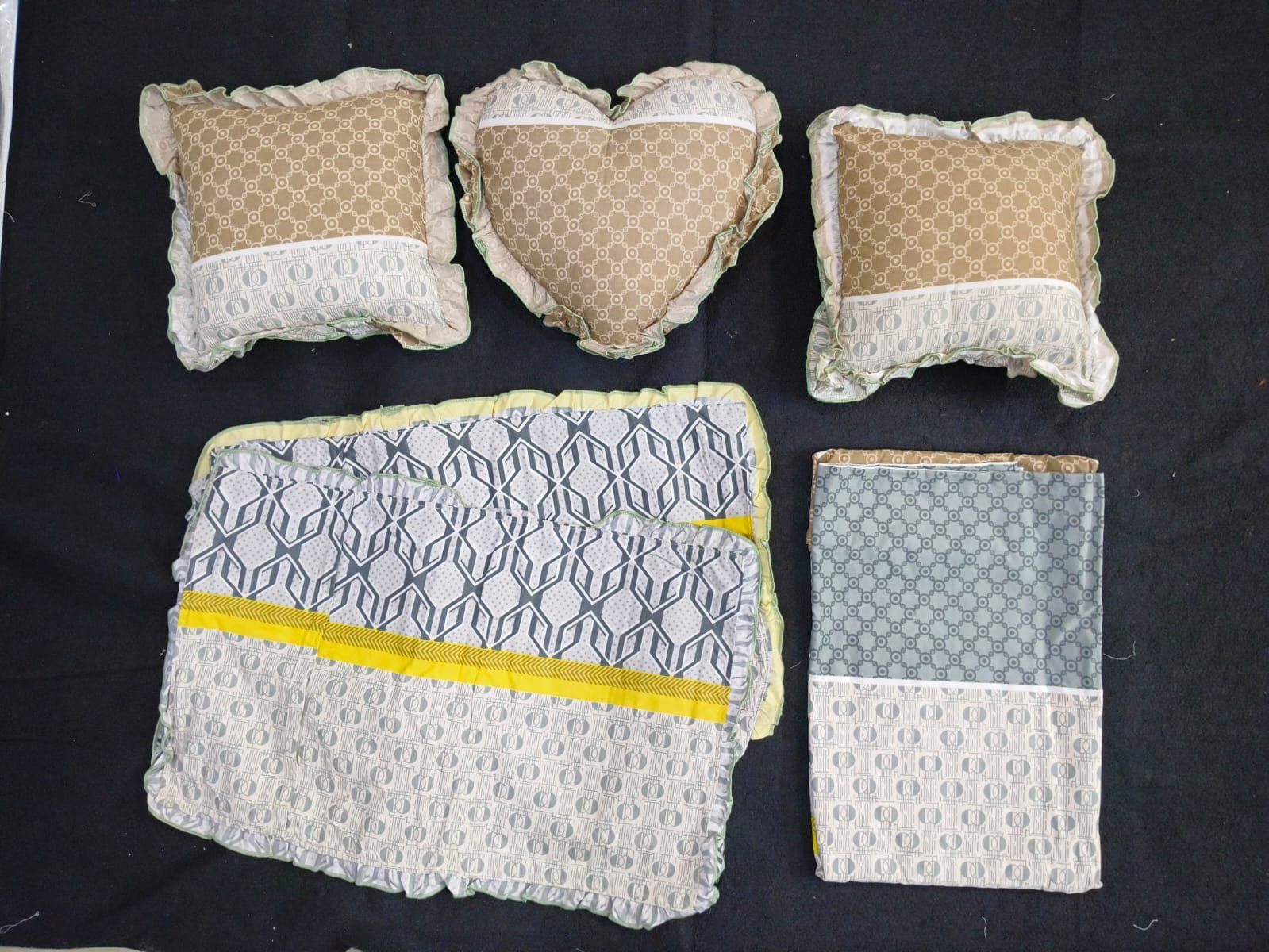 6-Piece Premium Bedding Gift Set – Complete Bedroom Comfort Collection - Image 2